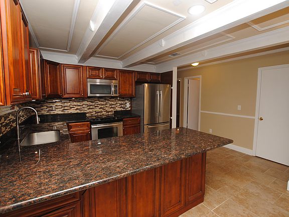 3rd image of 6613 Wellington Place Ln