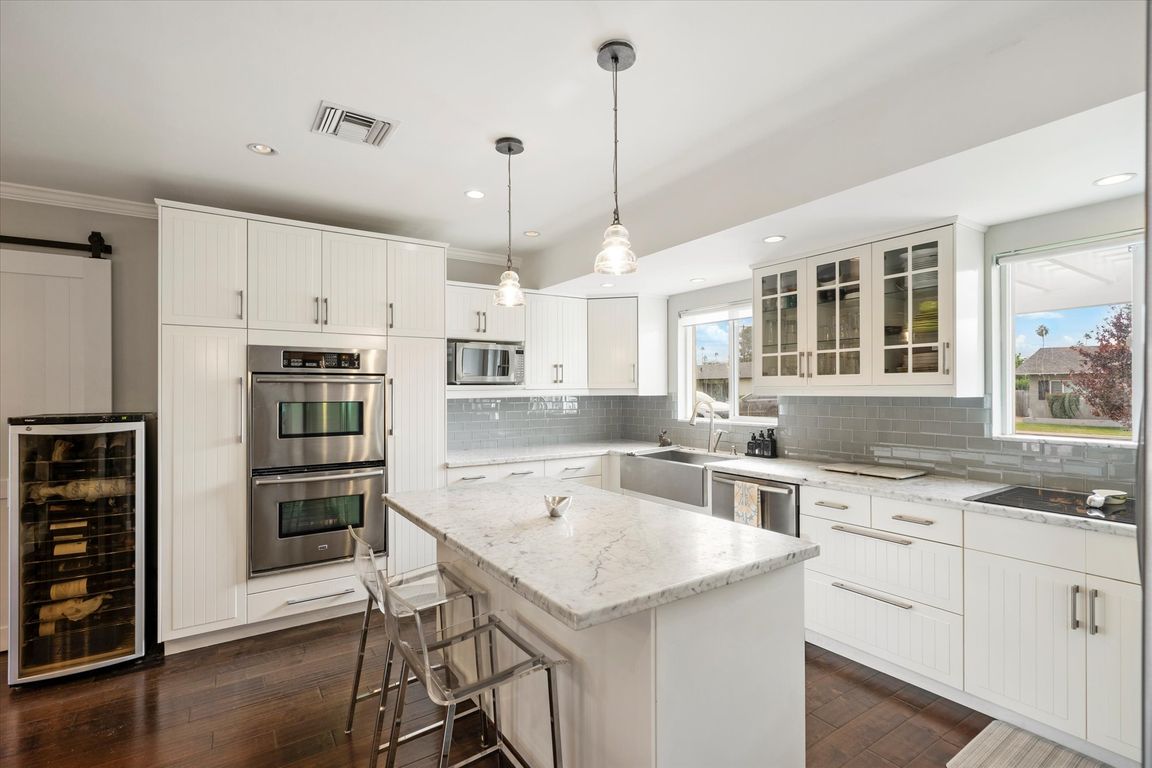 next background image