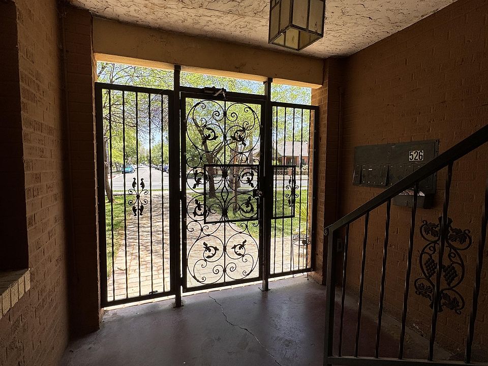 1st image of 526 W Roosevelt St #7