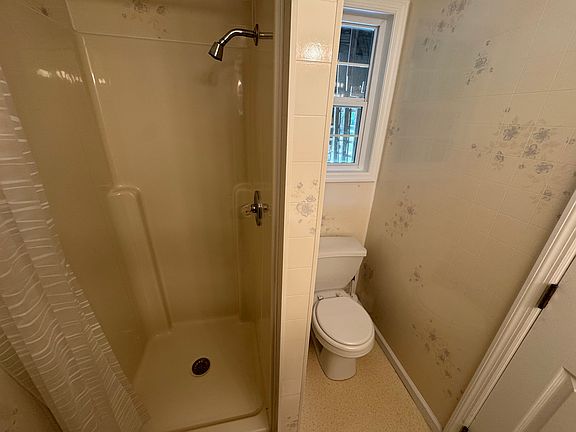 5th image of 2470 Matts Hollow Rd #2