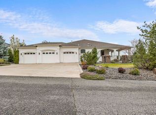 656 Lago Vista Dr, Richland, WA 99352