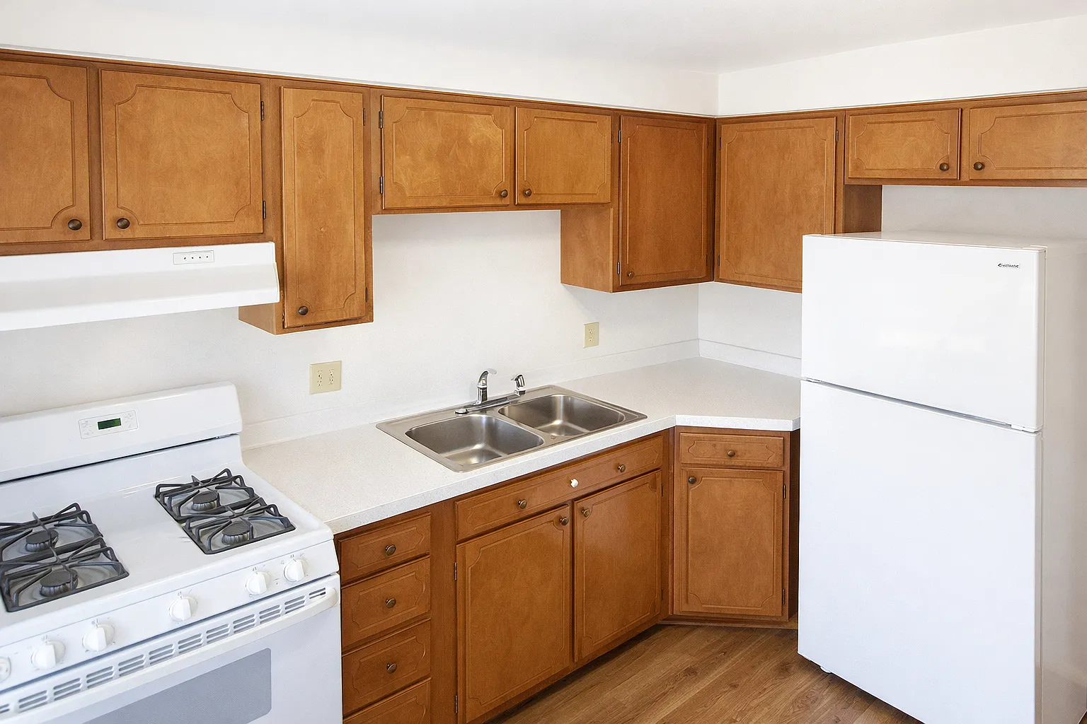 KINGSWOOD APARTMENTS — Photo 2