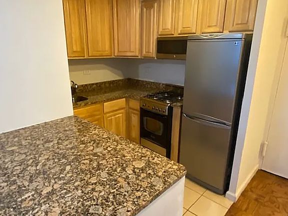 5th image of 300 W 55th St APT 3N