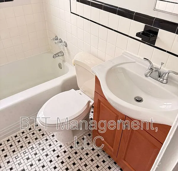 8401 Greenwood Ave #3 — Photo 70