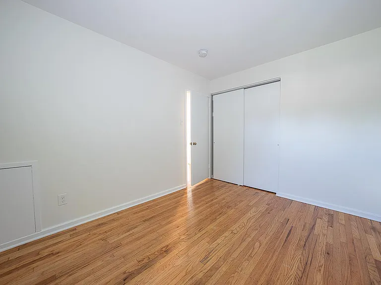 35 Eastwood Rd — Photo 13