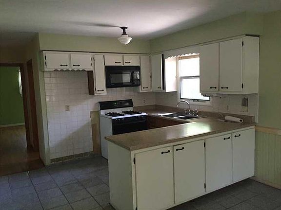 3rd image of 260 W Hawthorne St