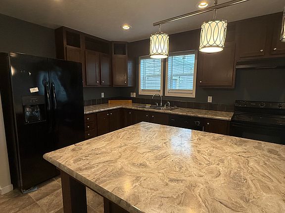 5th image of W208N11469 Brookside Dr #R39