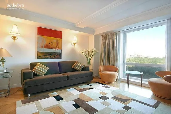 Rented by Sotheby's International Realty | media 34