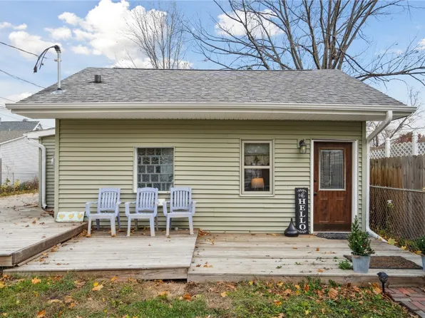 392 26th St SE, Cedar Rapids, IA 52403