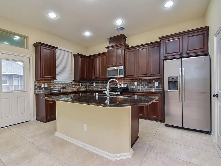 23322 Del Rosso St — Photo 7
