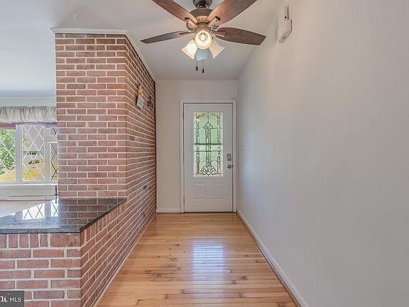 4th image of 219 Coronet Dr