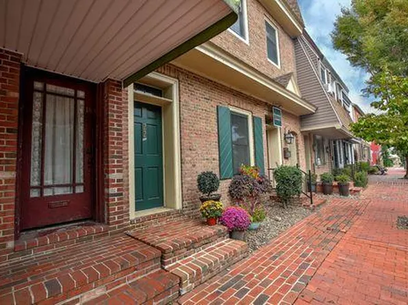 22 N Market St, Selinsgrove, PA 17870