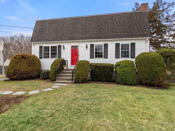 56 Evergreen Dr, Swansea, MA 02777
