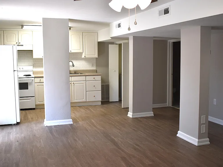 804 Hickman Rd #B — Photo 7