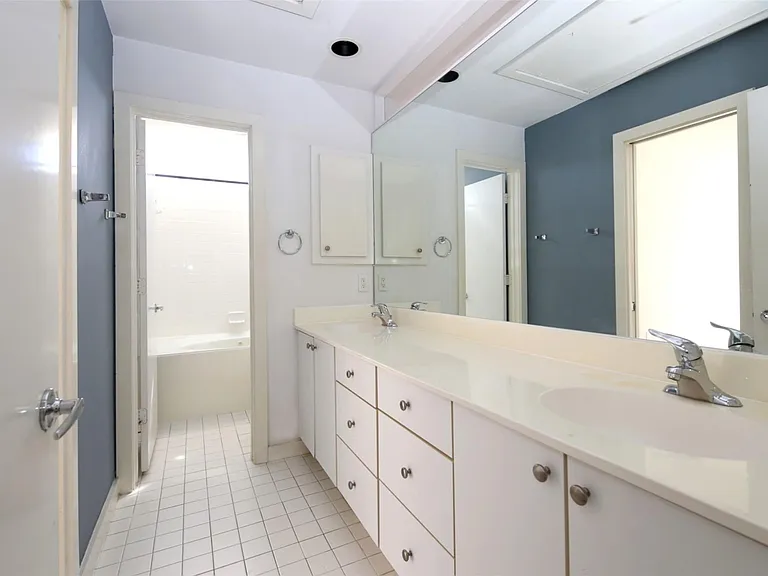 2819 Crawford St — Photo 14