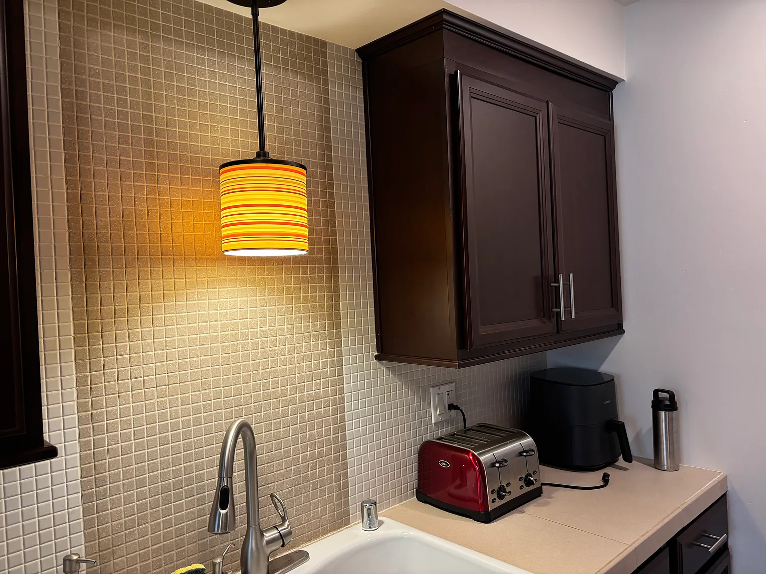 2 bed, 900 sqft, $2,400 — Photo 3