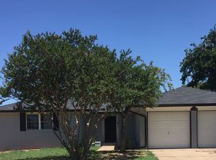 137 SW 15th St, Moore, OK 73160