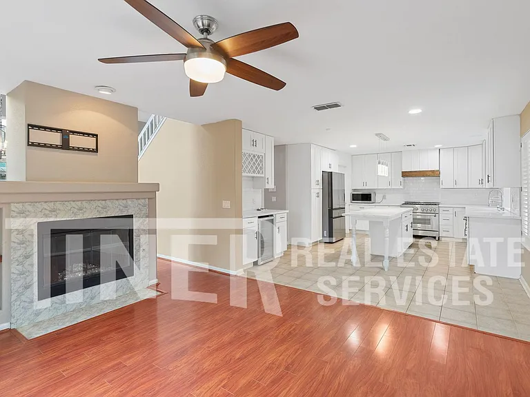 8276 Oakbark Ct — Photo 9