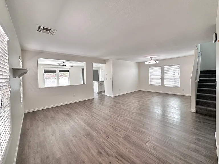928 Purdy Lodge St — Photo 3