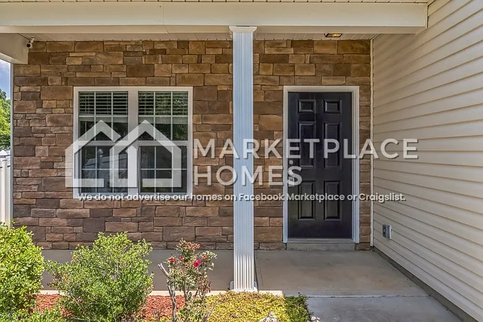 4 bed, 2.5 bath, 2368 sqft, $2,095 — Photo 3