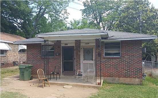 2nd image of 1657 Oak St