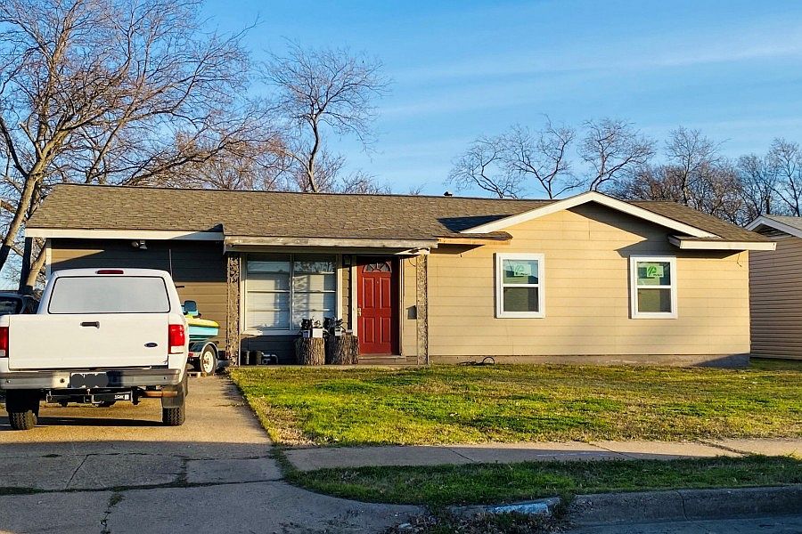 1st image of 515 Himes Dr