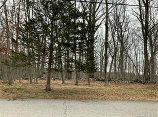 26 Gulliver Cir, Norwich, CT 06360