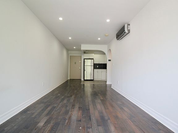 5th image of 94 Ryerson St #2