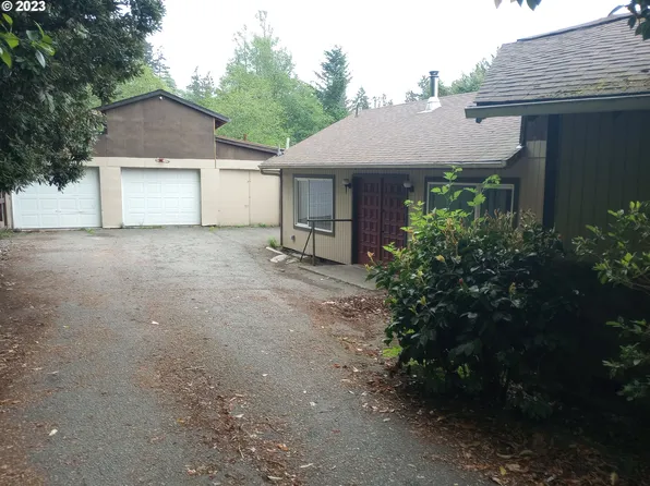 16811 Thompson Rd, Brookings, OR 97415