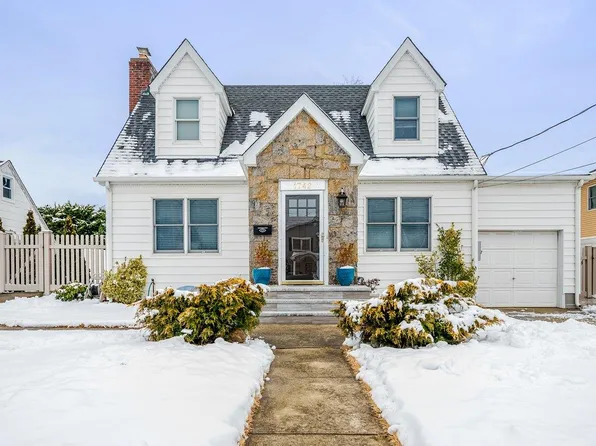 1742 Arms Avenue, Merrick, NY 11566