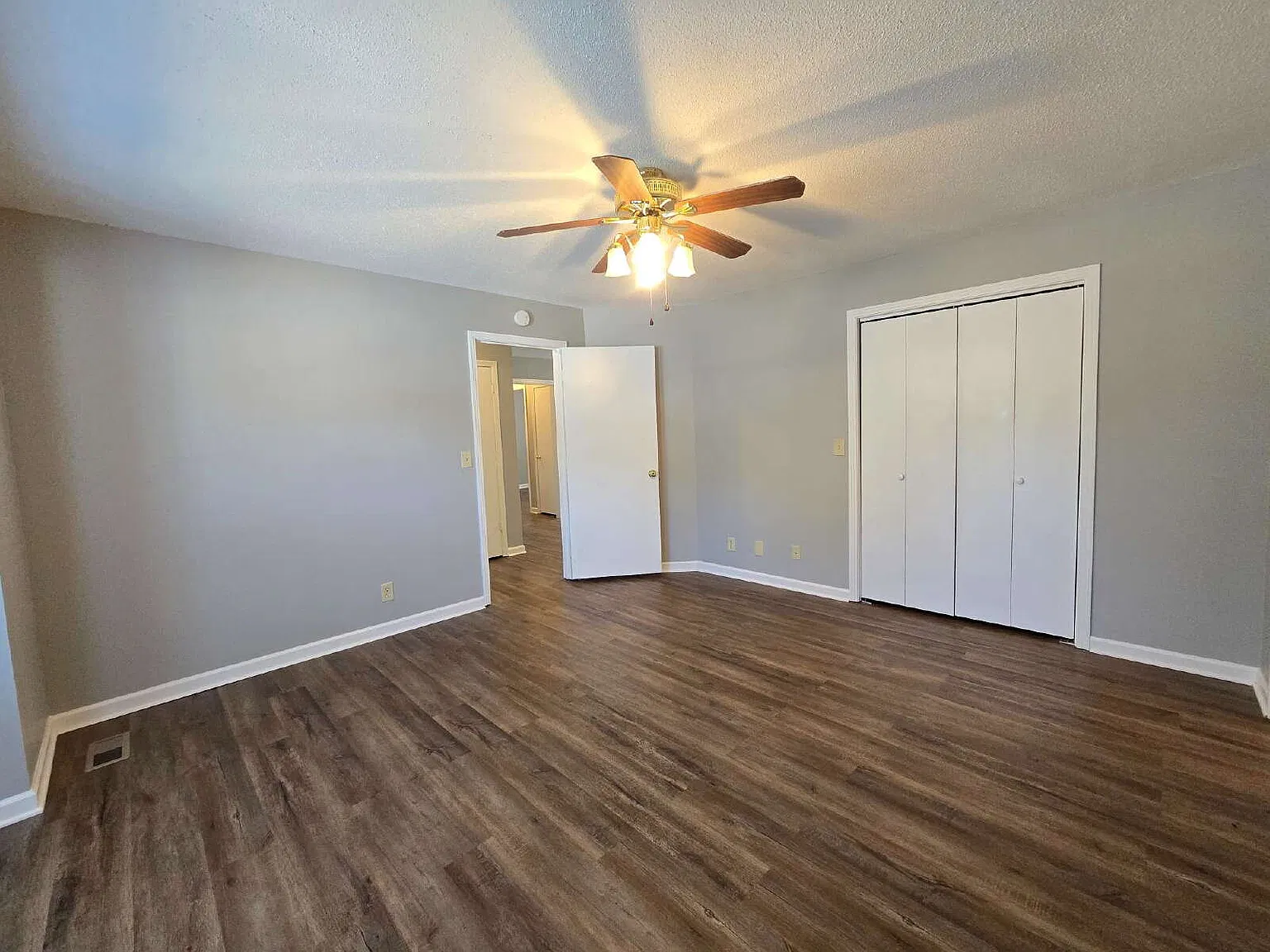 3 bed, 2.0 bath, 1402 sqft, $1,495 — Photo 4