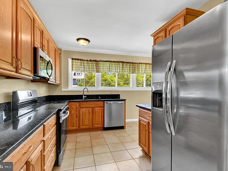 10228 Farnham Dr — Photo 14