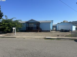 328 S State St, Sutherlin, OR 97479