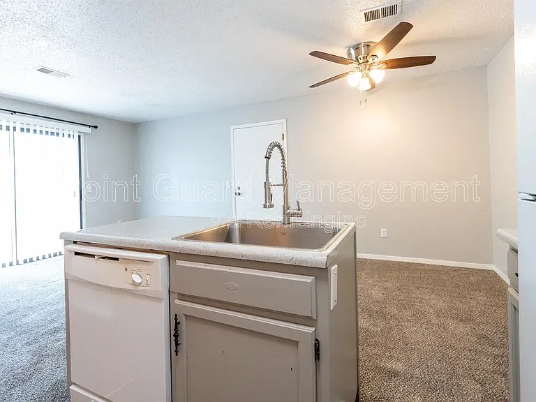 844 N Waco Ave — Photo 15