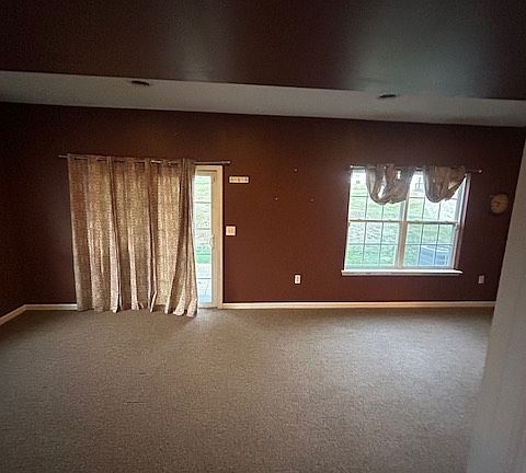 3rd image of 2211 Live Oak Ln