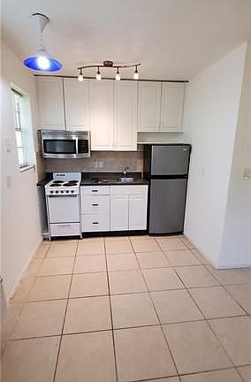 2nd image of 1045 N Andrews Ave APT 6