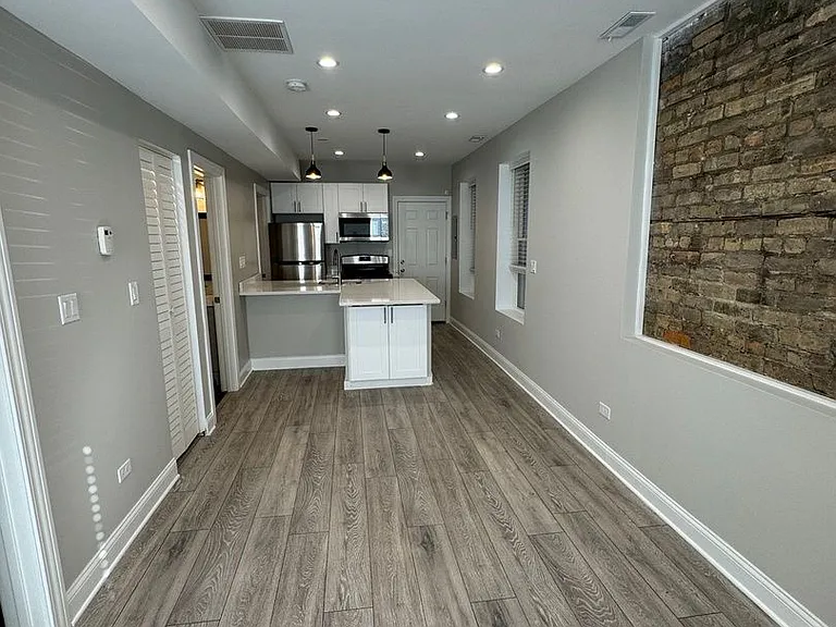 1633 N Honore St #2F — Photo 2
