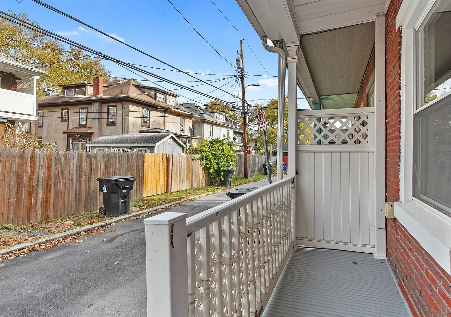 Bright 2 Bedroom, 1.5 Bath Home - 1/2 Off First Month's Rent! — Photo 2