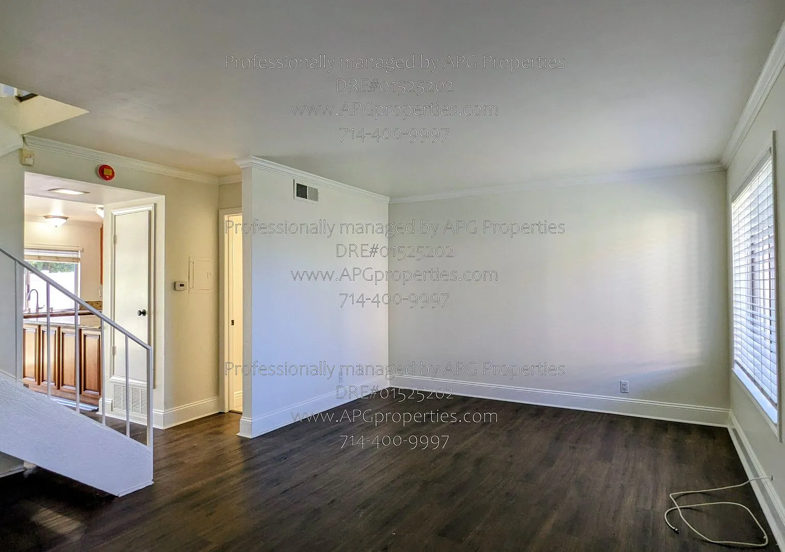Newly updated 3 bedroom / 2.5 bathroom townhouse with 2 car garage in Buena Park — Photo 2
