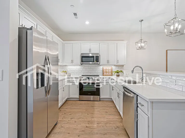 131 Leggo Ave — Photo 5