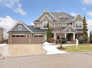 22 Leaf Wing Dr, North Oaks, MN 55127