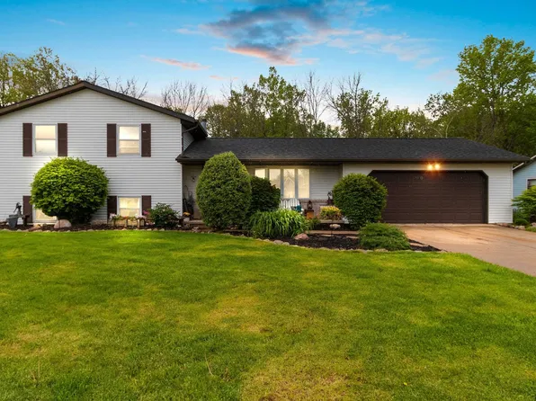 2060 Spring Creek Cir, Green Bay, WI 54311