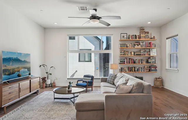 310 Clay St #11 — Photo 9