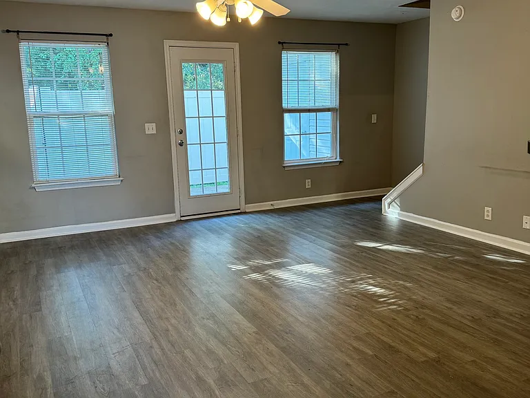 3150 Prater Ct — Photo 2