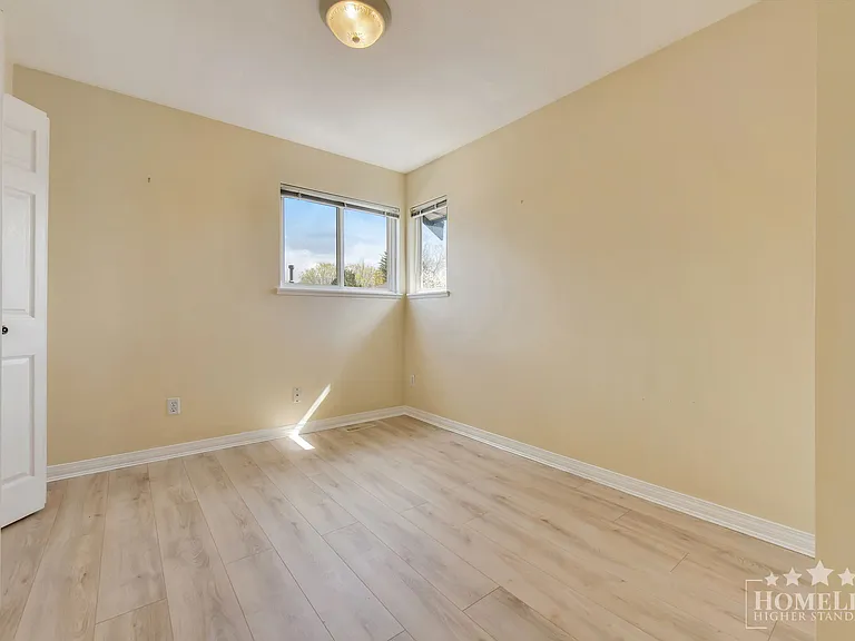 6375 187a St #UPPER HOUSE — Photo 33
