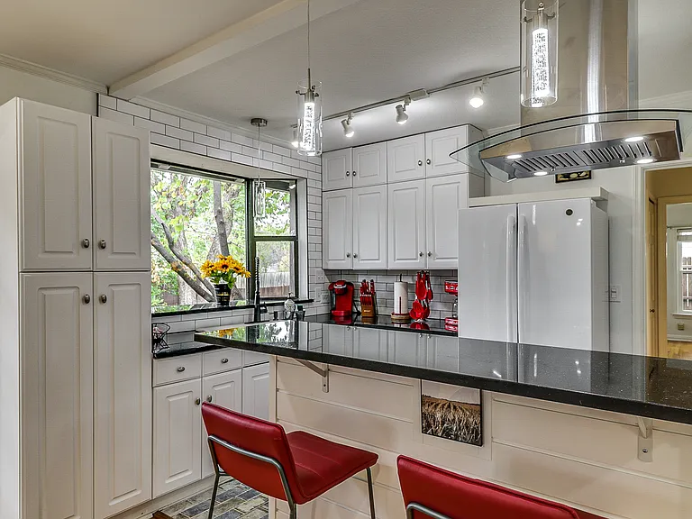 6432 Malvey Ave — Photo 17