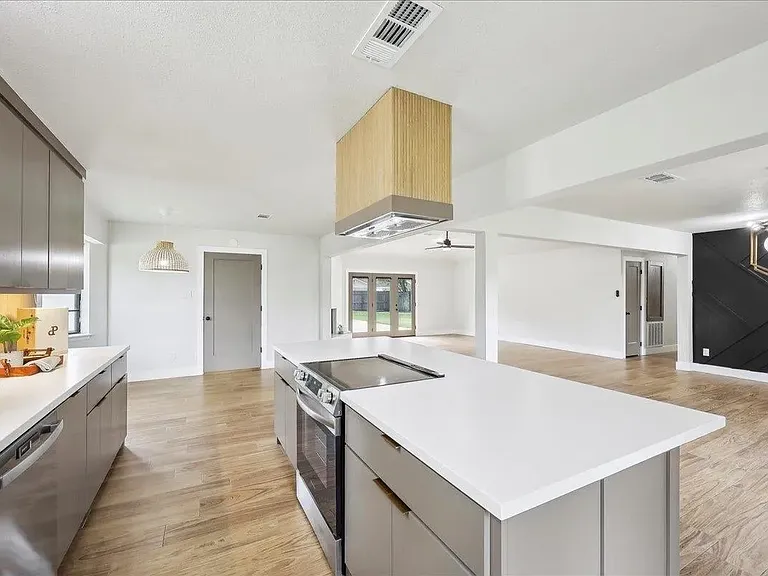 5925 Woodway Dr — Photo 13