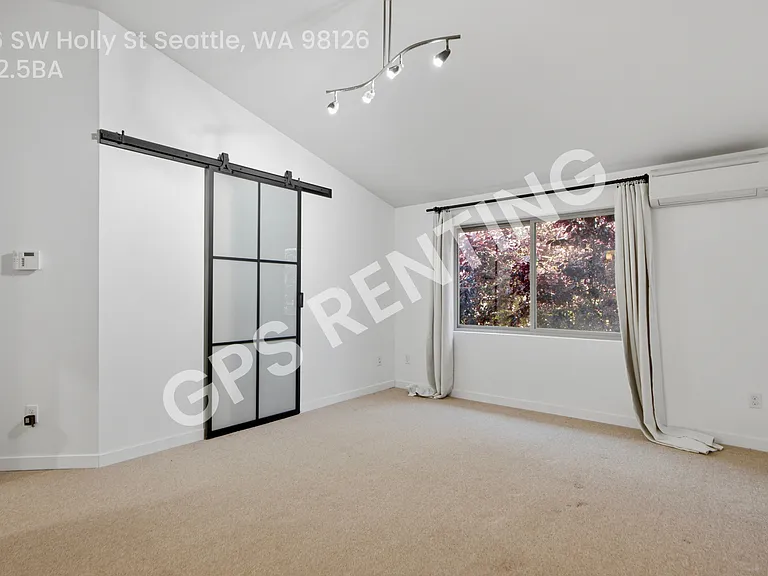 3406 SW Holly St — Photo 4