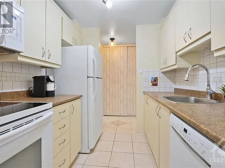 1177 Belanger Ave — Photo 17