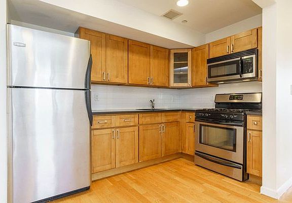 3rd image of 3110 23rd St APT 3H